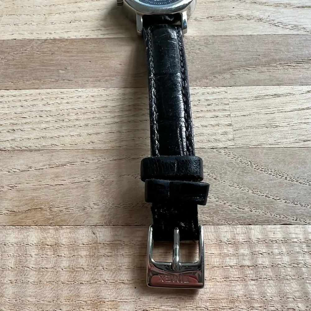 Timex ladies black leather dress watch NEW BATTERY